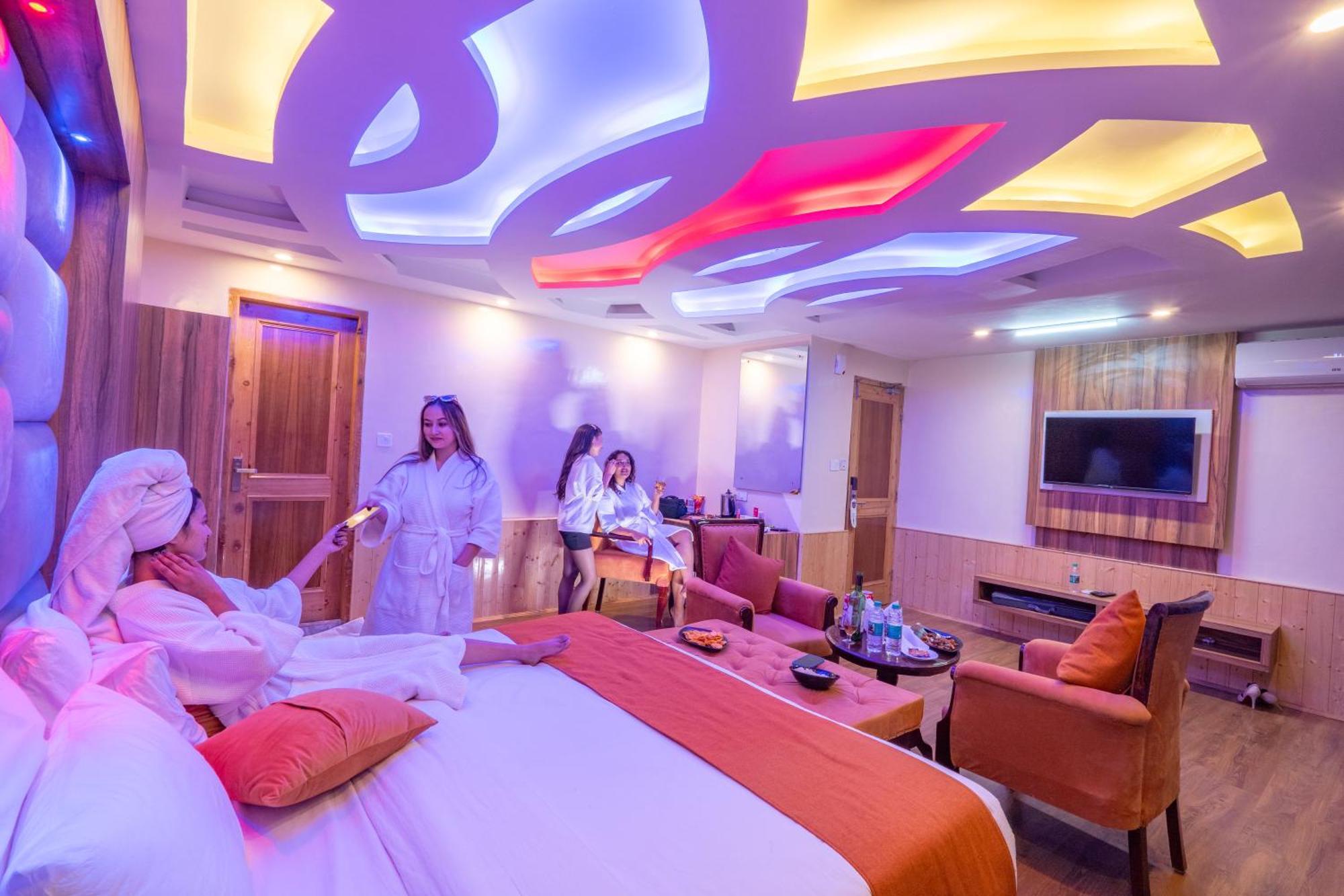 Hill River Resort - Central Heated & Air Cooled - Near Mall Road , Best Property Of Manali 2024- 2025 Екстер'єр фото