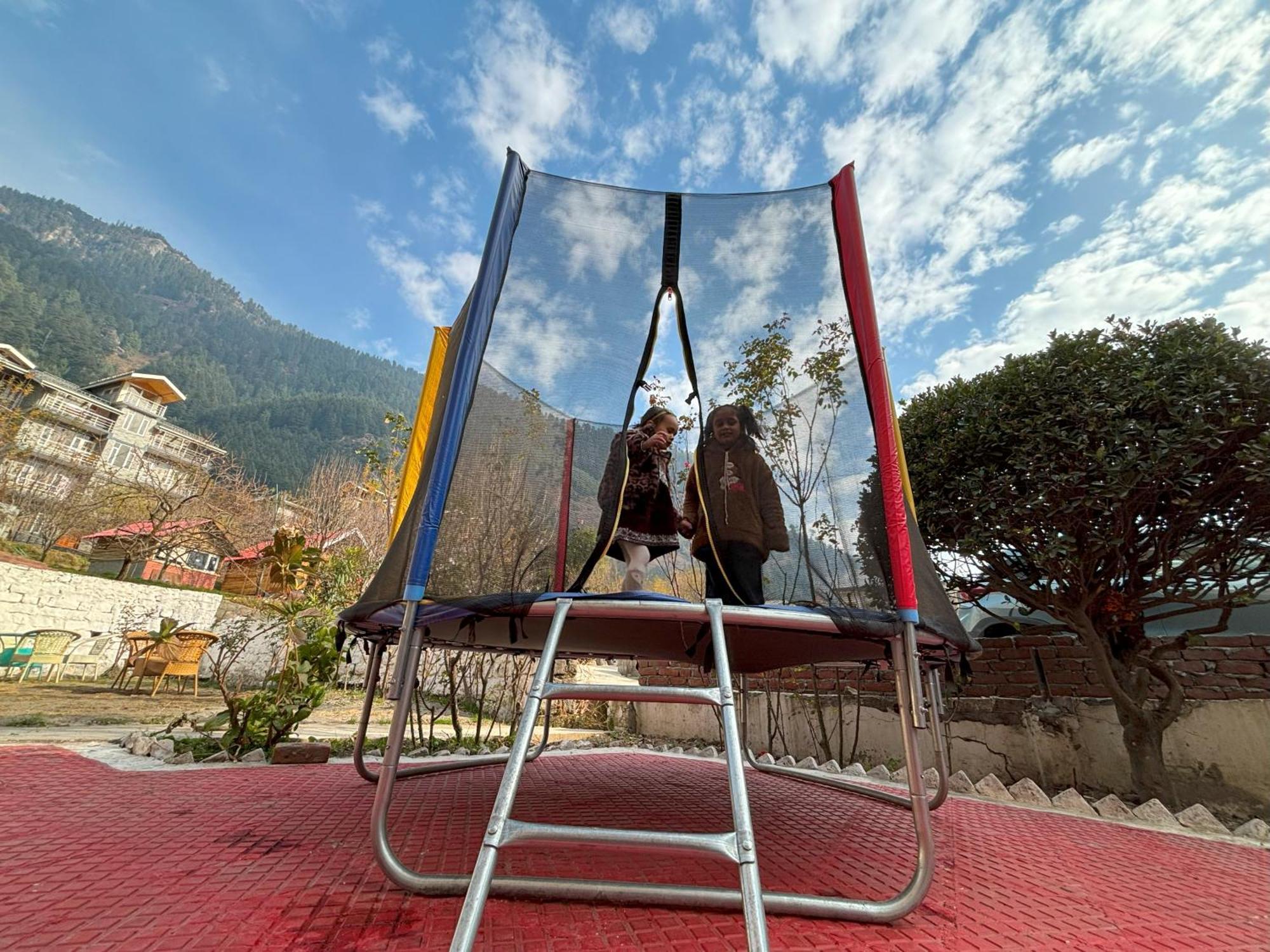Hill River Resort - Central Heated & Air Cooled - Near Mall Road , Best Property Of Manali 2024- 2025 Екстер'єр фото