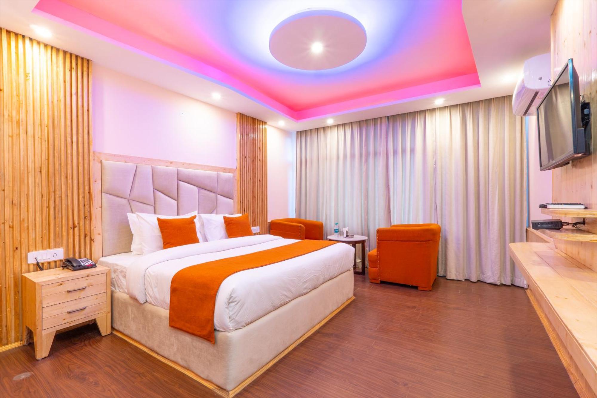 Hill River Resort - Central Heated & Air Cooled - Near Mall Road , Best Property Of Manali 2024- 2025 Екстер'єр фото
