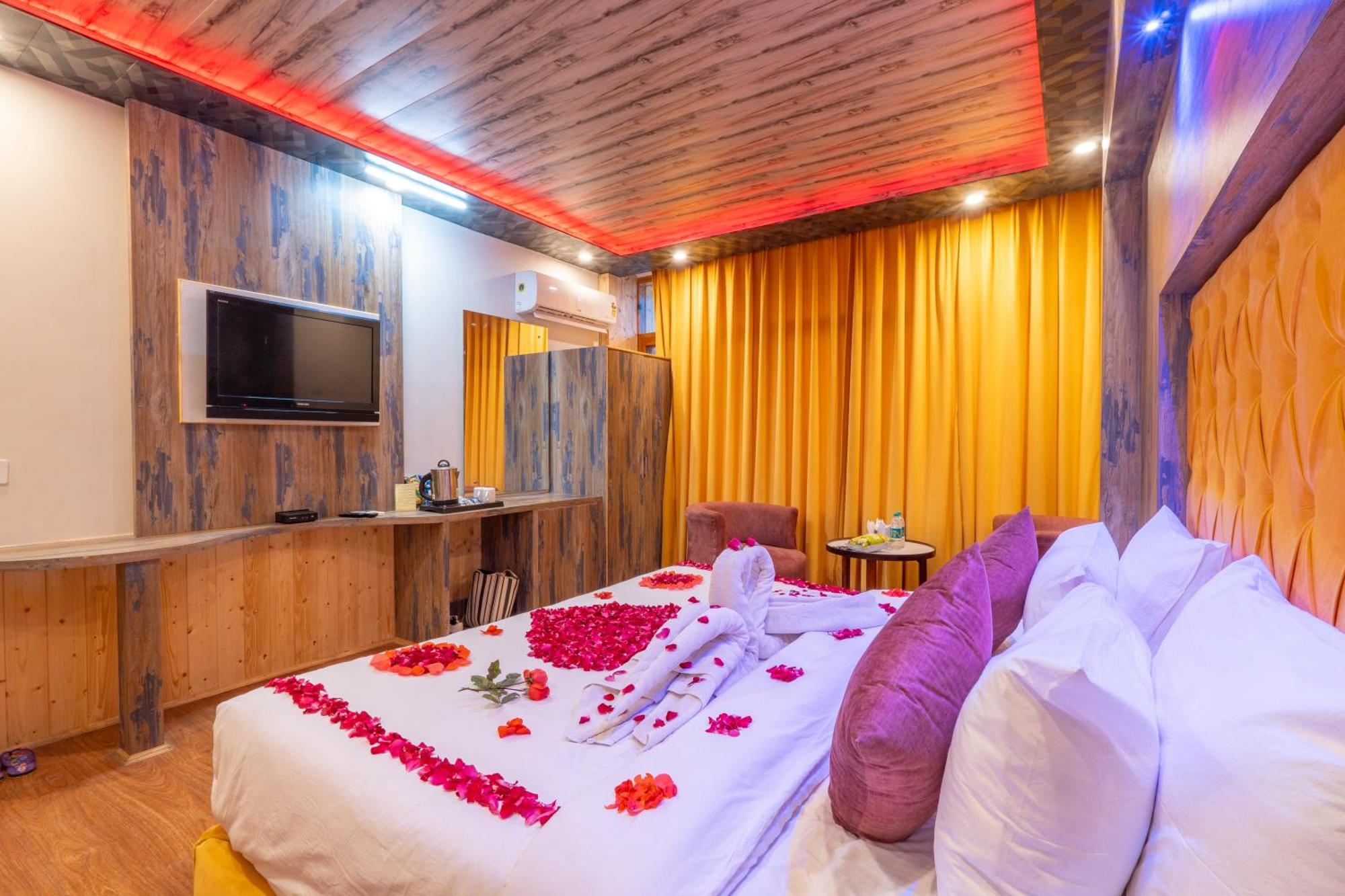 Hill River Resort - Central Heated & Air Cooled - Near Mall Road , Best Property Of Manali 2024- 2025 Екстер'єр фото